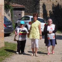 Nadine et Martine en route pour la visite du château fort de Brancion